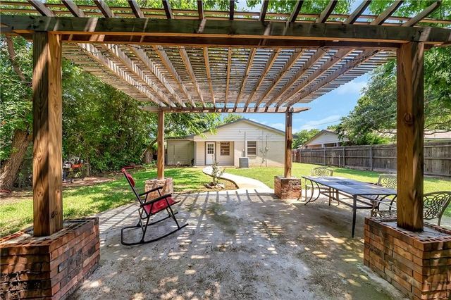 712 Ridgecrest Drive, Lewisville, TX 75067