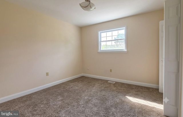 29 FOMALHAUT AVE, Blackwood, NJ 08012
