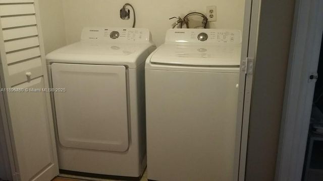 8373 Lake Dr 301, Doral, FL 33166