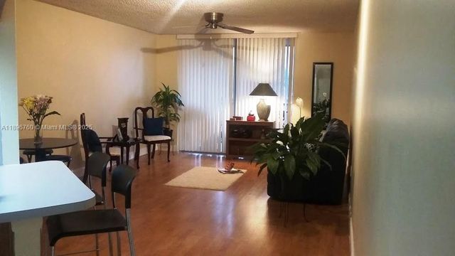 8373 Lake Dr 301, Doral, FL 33166