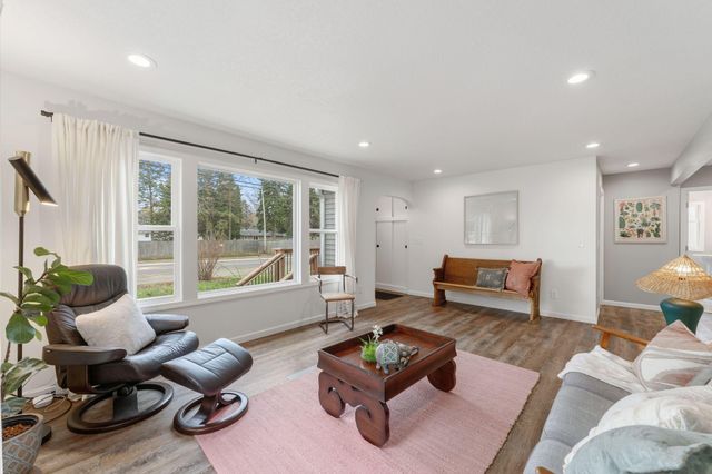 2712 Williams Drive, Burnsville, MN 55337