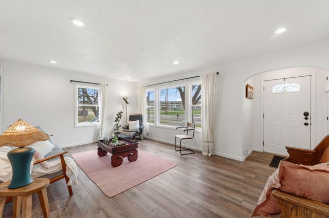 2712 Williams Drive, Burnsville, MN 55337