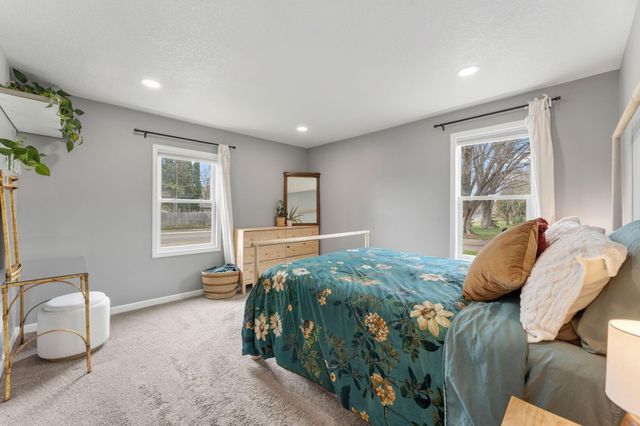 2712 Williams Drive, Burnsville, MN 55337