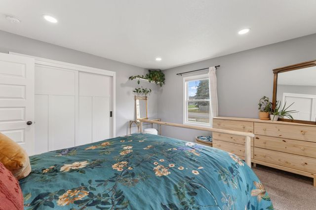 2712 Williams Drive, Burnsville, MN 55337