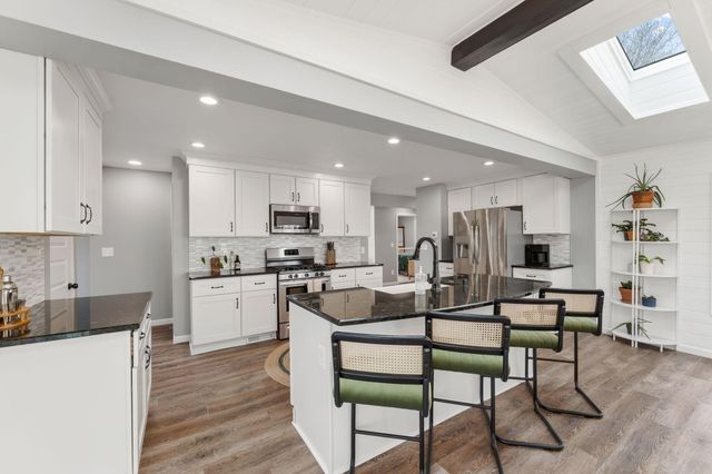 2712 Williams Drive, Burnsville, MN 55337