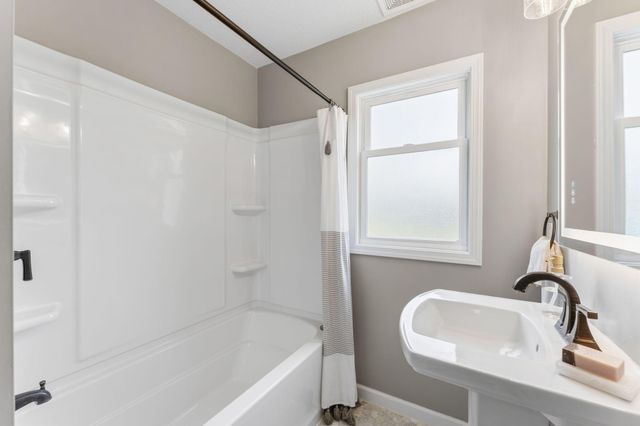 2712 Williams Drive, Burnsville, MN 55337