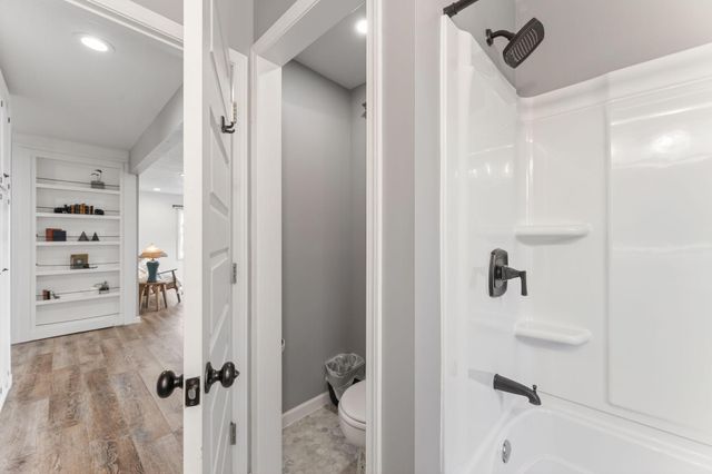 2712 Williams Drive, Burnsville, MN 55337