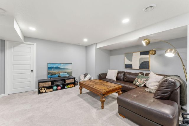 2712 Williams Drive, Burnsville, MN 55337