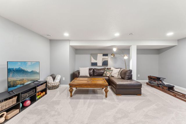 2712 Williams Drive, Burnsville, MN 55337