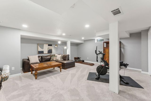 2712 Williams Drive, Burnsville, MN 55337