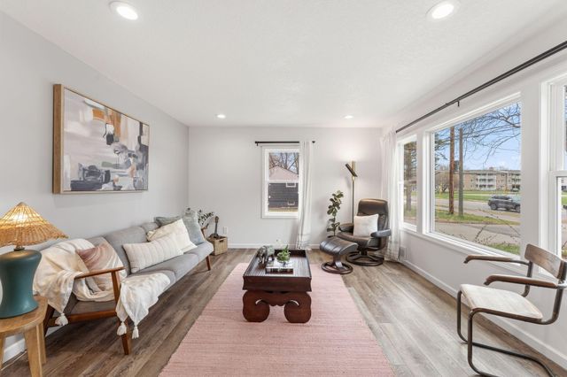 2712 Williams Drive, Burnsville, MN 55337