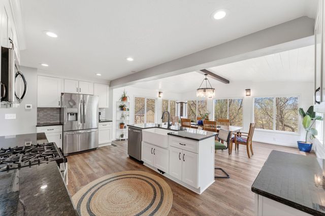 2712 Williams Drive, Burnsville, MN 55337