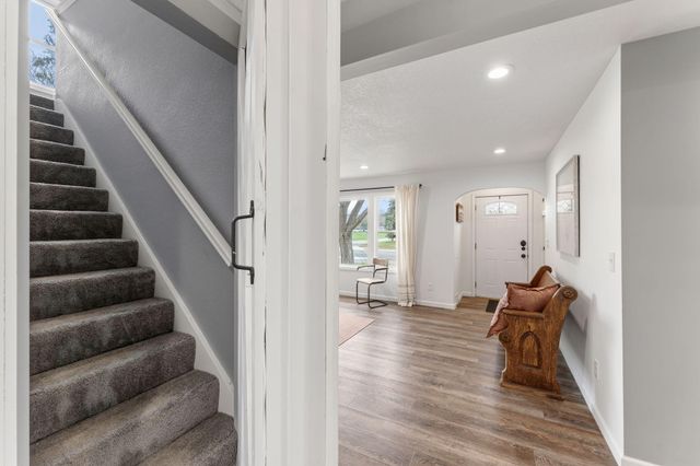 2712 Williams Drive, Burnsville, MN 55337