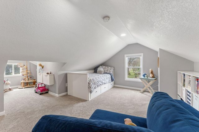 2712 Williams Drive, Burnsville, MN 55337