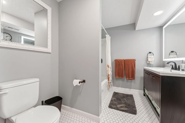 2712 Williams Drive, Burnsville, MN 55337