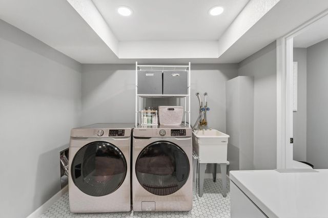 2712 Williams Drive, Burnsville, MN 55337