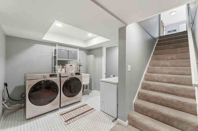 2712 Williams Drive, Burnsville, MN 55337