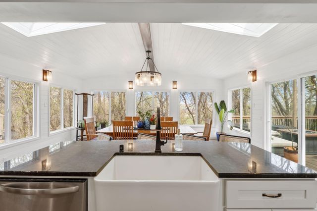 2712 Williams Drive, Burnsville, MN 55337