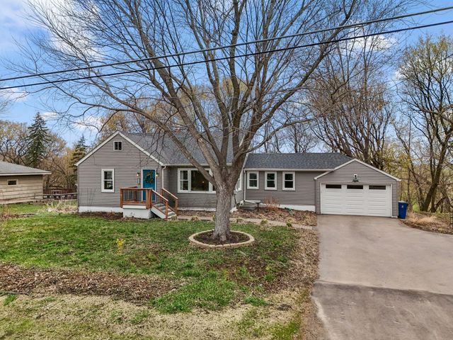 2712 Williams Drive, Burnsville, MN 55337