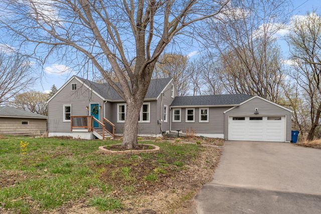 2712 Williams Drive, Burnsville, MN 55337