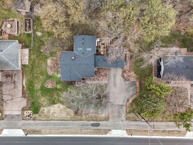 2712 Williams Drive, Burnsville, MN 55337