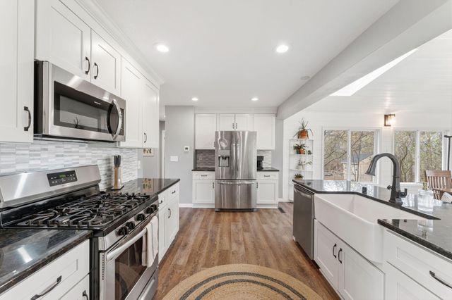 2712 Williams Drive, Burnsville, MN 55337