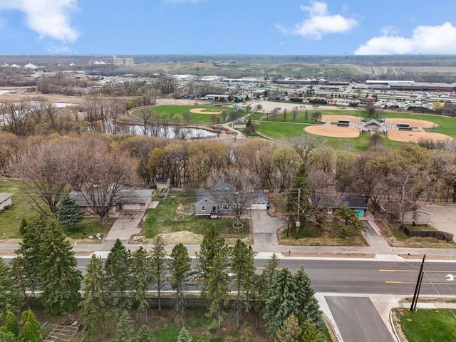 2712 Williams Drive, Burnsville, MN 55337