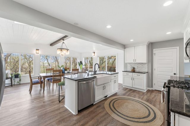 2712 Williams Drive, Burnsville, MN 55337