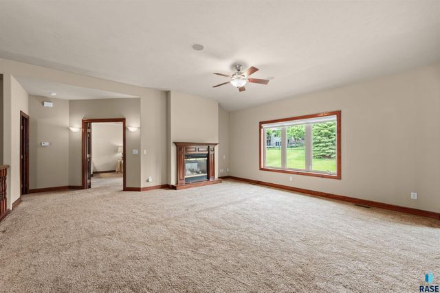 5604 S Josh Wyatt Dr Drive, Sioux Falls, SD 57108