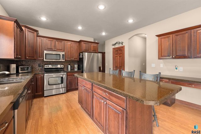 5604 S Josh Wyatt Dr Drive, Sioux Falls, SD 57108