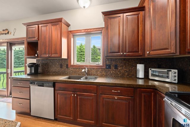 5604 S Josh Wyatt Dr Drive, Sioux Falls, SD 57108