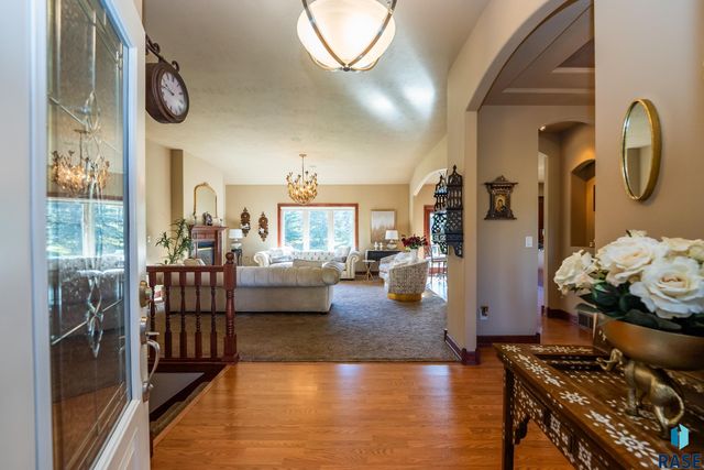 5604 S Josh Wyatt Dr Drive, Sioux Falls, SD 57108