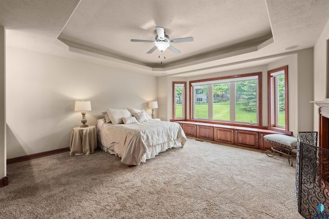 5604 S Josh Wyatt Dr Drive, Sioux Falls, SD 57108