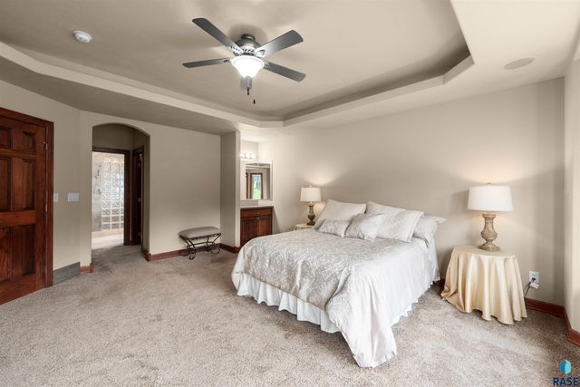 5604 S Josh Wyatt Dr Drive, Sioux Falls, SD 57108
