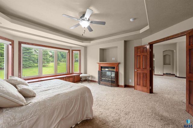 5604 S Josh Wyatt Dr Drive, Sioux Falls, SD 57108