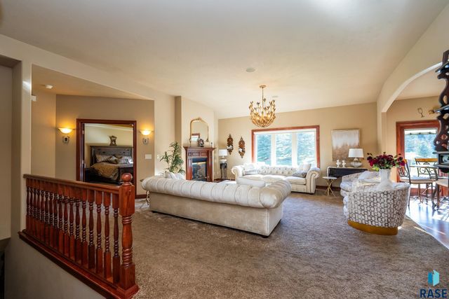 5604 S Josh Wyatt Dr Drive, Sioux Falls, SD 57108