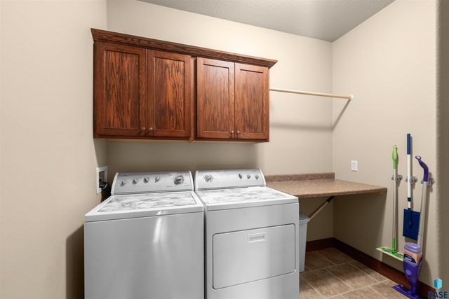 5604 S Josh Wyatt Dr Drive, Sioux Falls, SD 57108