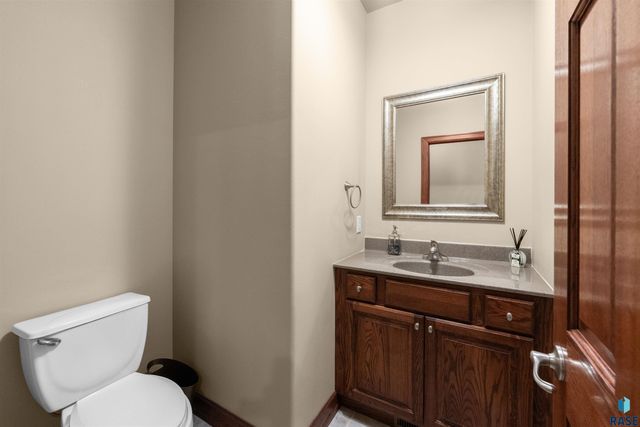 5604 S Josh Wyatt Dr Drive, Sioux Falls, SD 57108