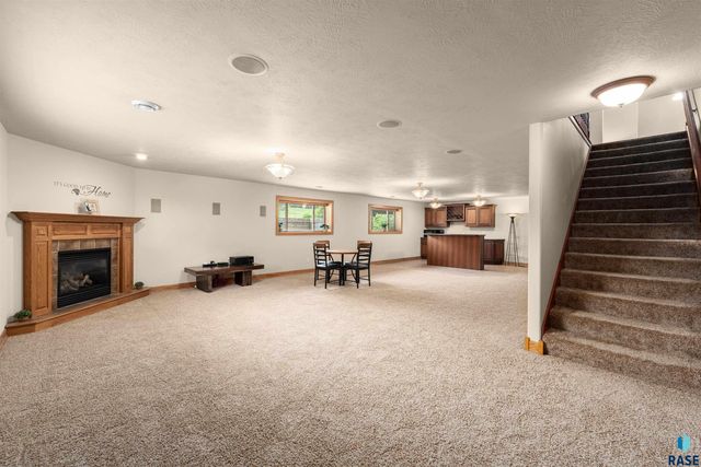5604 S Josh Wyatt Dr Drive, Sioux Falls, SD 57108