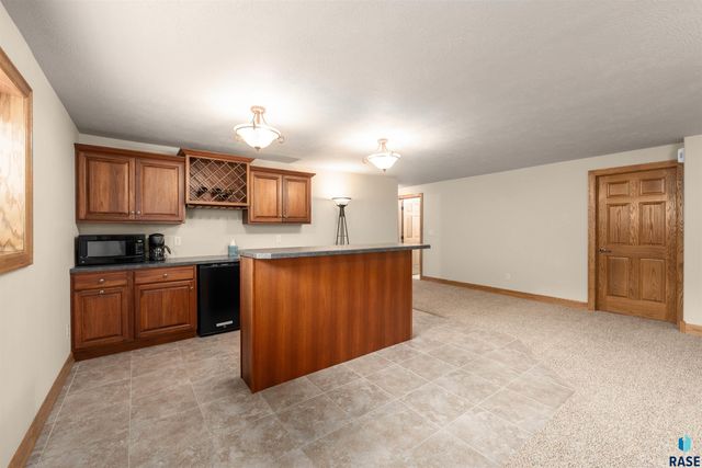 5604 S Josh Wyatt Dr Drive, Sioux Falls, SD 57108