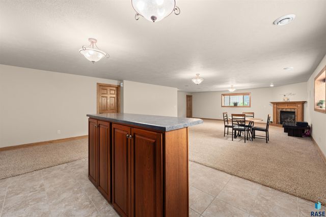 5604 S Josh Wyatt Dr Drive, Sioux Falls, SD 57108