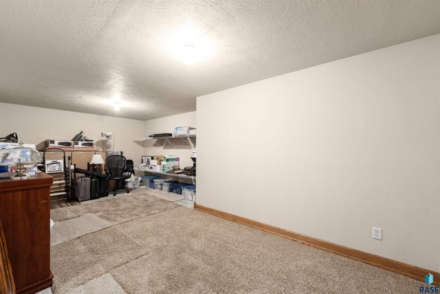 5604 S Josh Wyatt Dr Drive, Sioux Falls, SD 57108