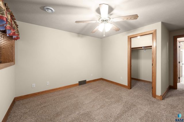 5604 S Josh Wyatt Dr Drive, Sioux Falls, SD 57108