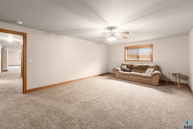 5604 S Josh Wyatt Dr Drive, Sioux Falls, SD 57108