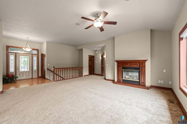 5604 S Josh Wyatt Dr Drive, Sioux Falls, SD 57108