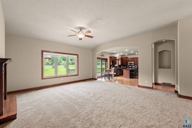 5604 S Josh Wyatt Dr Drive, Sioux Falls, SD 57108
