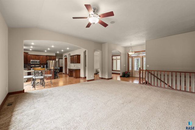 5604 S Josh Wyatt Dr Drive, Sioux Falls, SD 57108