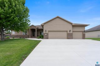 5604 S Josh Wyatt Dr Drive, Sioux Falls, SD 57108