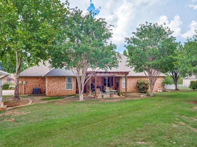 511 N Hardeman Circle, Justin, TX 76247