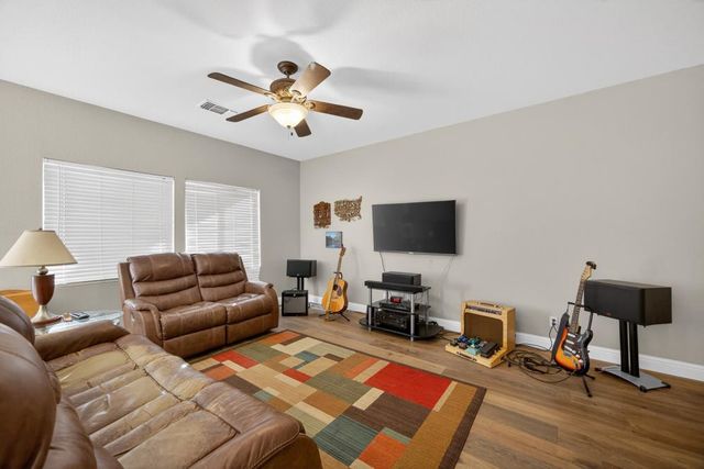 9909 Blue Lupine Pl, Elk Grove, CA 95757